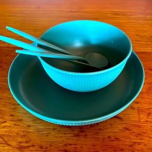 Bowl plate with a knife, spoon, and fork (plastic)
